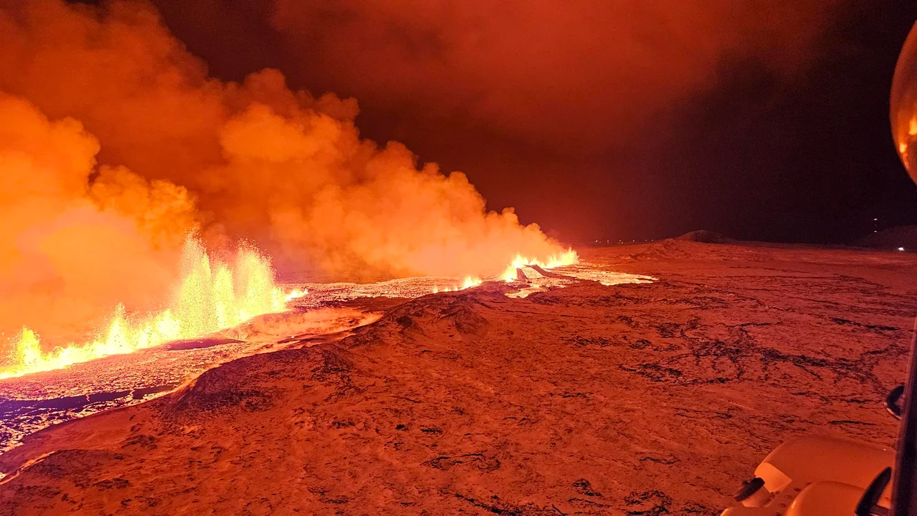 Una dintre erupțiile care au avut în urmă cu o lună FOTO Facebook