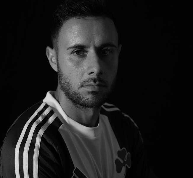 Un fotbalist a fost găsit mort în piscina casei sale. Fostul fundaș al Sheffield United a murit la vârsta de 31 de ani
