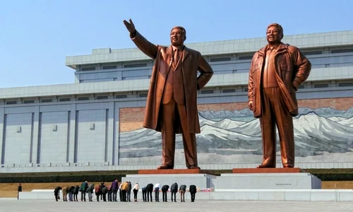 Kim Jong un și a scos tatăl și bunicul din jurământul național obligatoriu jpeg