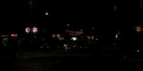 În unele zone din municipiu s-au aprins instalaţiile de sărbători