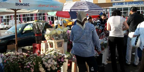 Astăzi, comercianţii de flori nu mai fac faţă solicitărilor