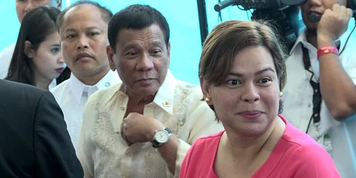 Sara Duterte-Carpio impreuna cu tatal ei Rodrigo Duterte la Davao FOTO EPA-EFE