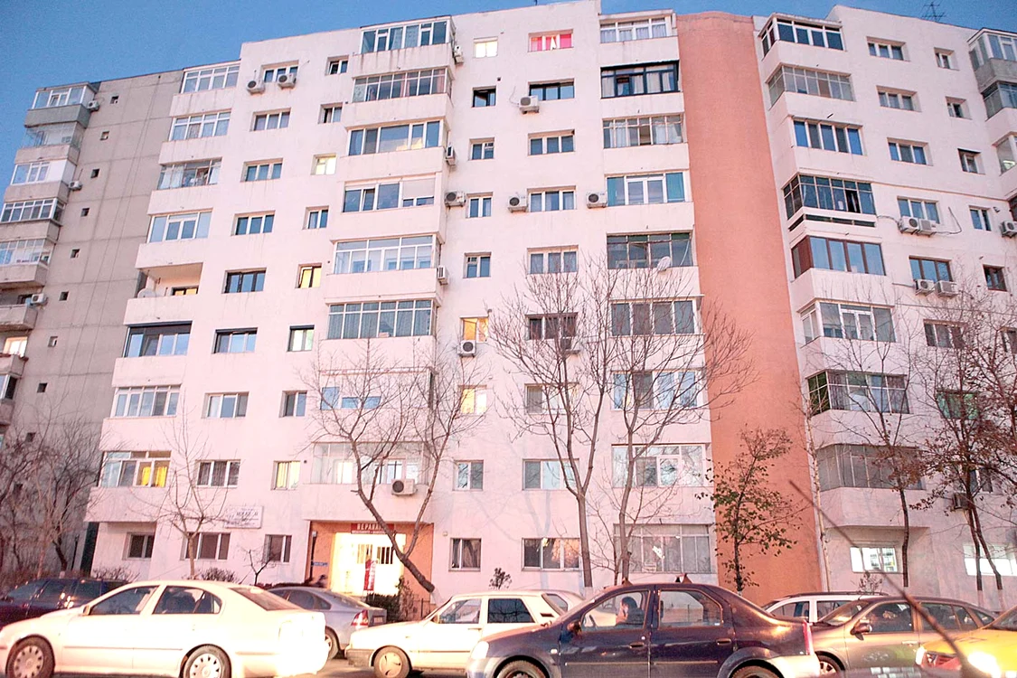Apartamentul în care a locuit Strunilă, situat la etajul 4, a fost vândut la licitaţie