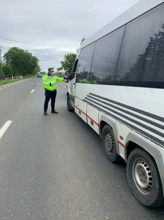 Razie printre transportatorii de persoane FOTO IPJ Călăraşi