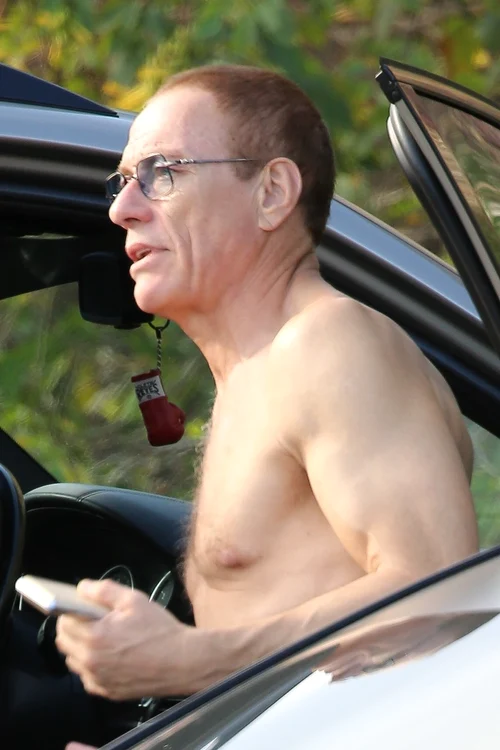 7 jean claude van damme dezbracat la 60 de ani 1 jpg jpeg