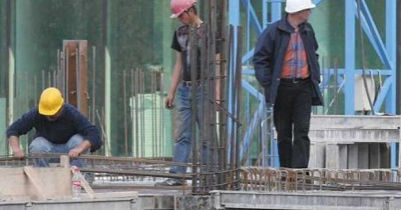 Nouă lucrători în construcţii nu aveau acte