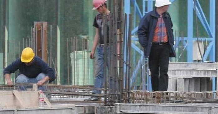 Nouă lucrători în construcţii nu aveau acte