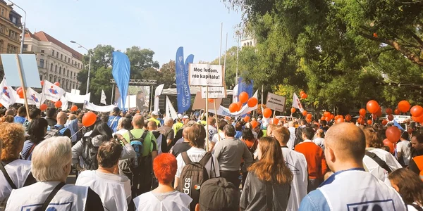 Protest în Bratislava împotriva sărăciei, Slovacia, 8 octombrie 2022 Foto Monika Benedekova via Twitter