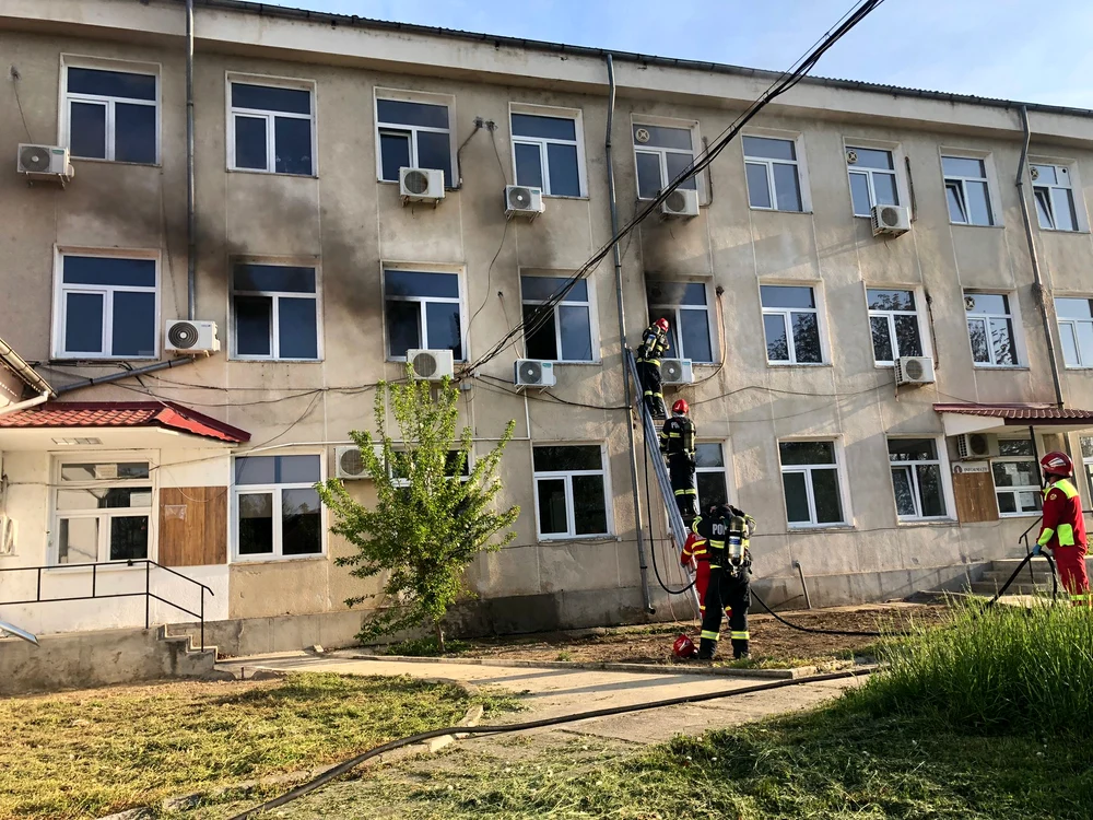 Incendiu la DSVSA Argeș Foto: ISU Argeș