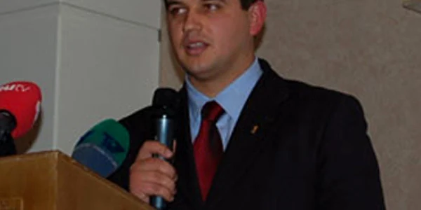 Eugen Tomac către românii din SUA: "Vom simplifica la maxim redobîndirea cetăţeniei române"