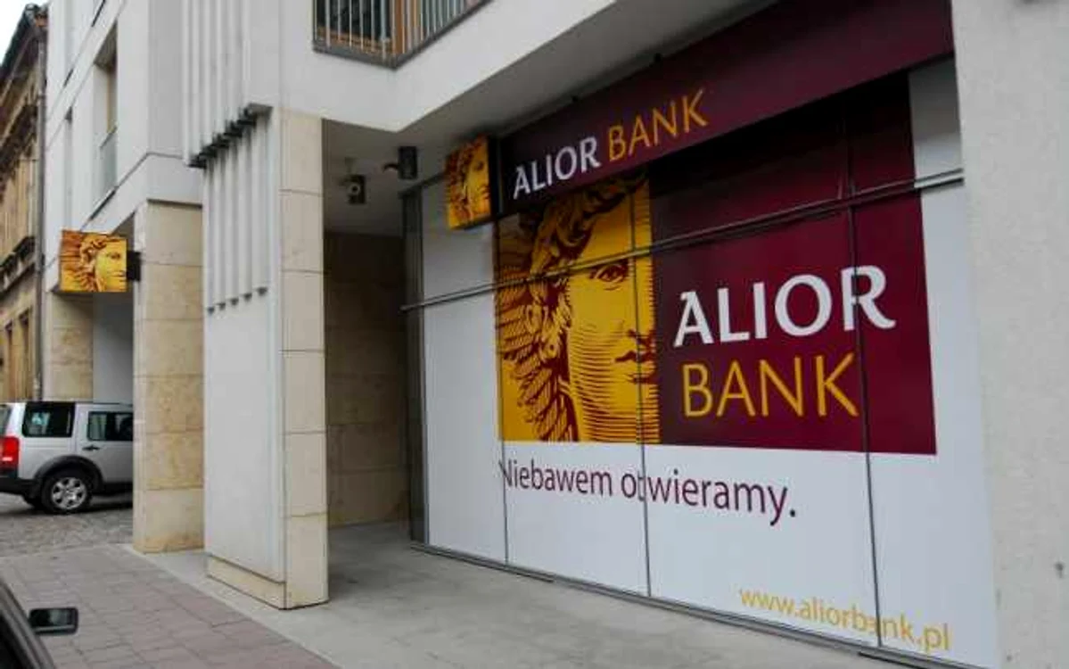 Alior Bank, înfiinţată la sfârşitul anului 2008, furnizează servicii pentru aproape trei milioane de clienţi, din care 126.000 de companii