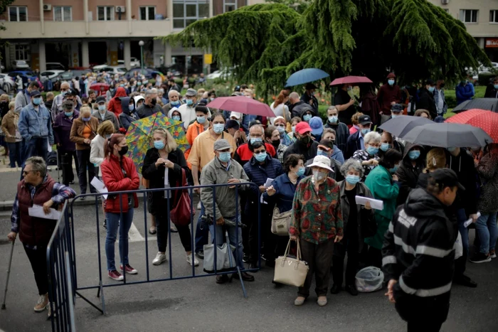 Raed Arafat: sunt deja cinci milioane de persoane vaccinate, pe lângă cele trecute prin boală FOTO Inquam Photos / George Calin