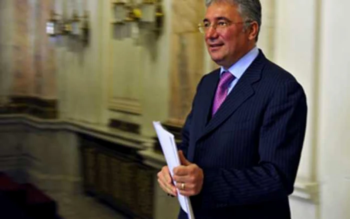 Adriean Videanu a fost arestat sâmbătă dimineaţă, fiind acuzat de complicitate la abuz în serviciu FOTO Mediafax