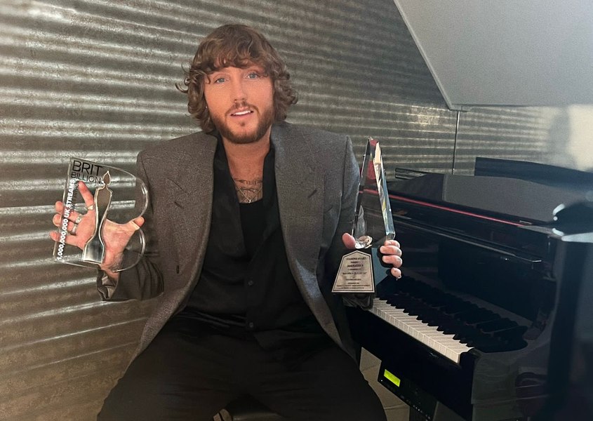 James Arthur, artistul al cărui album este nr. 1 în topul UK, va concerta la Muzeul Satului Bănățean VIDEO 