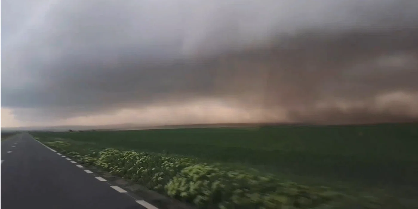 Nori imenși au acoperit România în timpul furtunii Renata. Foto: Facebook 