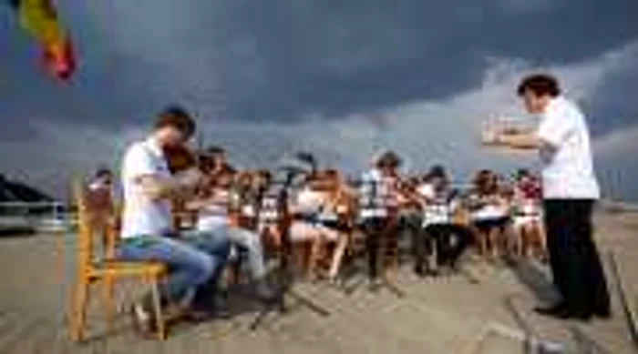 Chişinău Youth Orchestra a fost fondată în 2011 de către Asociaţia Muzical-Corală din Chişinău, la iniţiativa tânărului muzician Andriano Marian, cu suportul Ministerului Tineretului şi Sportului al Republicii Moldova FOTO cyo.md