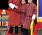 Regele Jigme Khesar Namgyel cu băieții lui, Prințul Ugyen și Prințul Jigme Namgyel. FOTO: Casa Regală bhutaneză