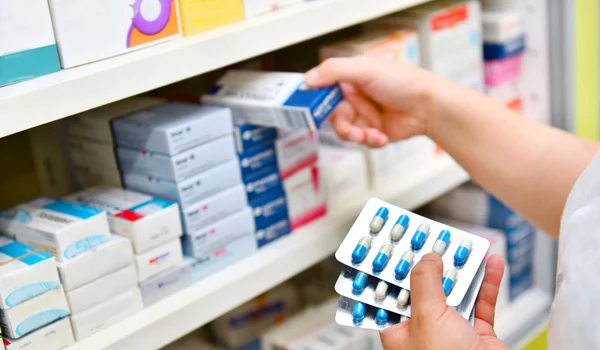 farmacie medicamente pastile shutterstock 717437125 jpg