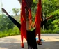 Andreea Marin face aerial yoga în Bali, Indonezia