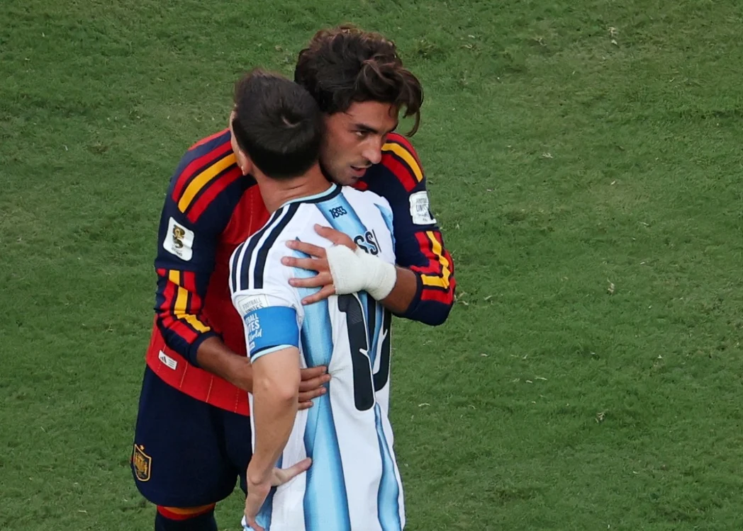Torres și Messi, la finalul partidei (Foto: EPAImages)