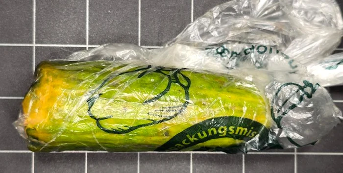 A plătit 3.300 de euro pentru o monedă de aur, dar a primit un castravete stricat. Cum a fost păcălită o femeie din Germania