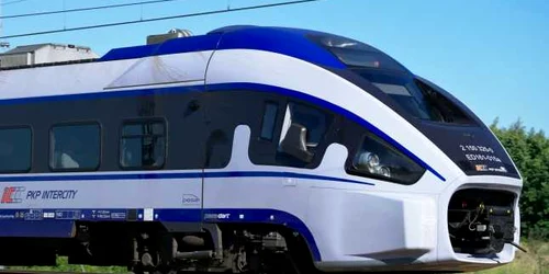 Tren Polonia FOTO 123 RF