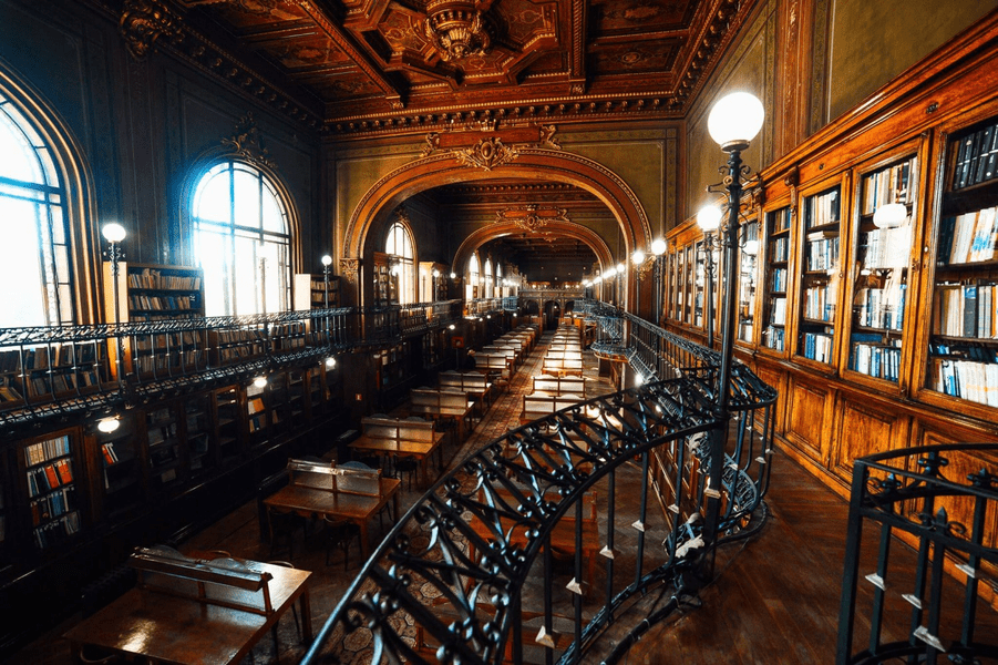 Una dintre cele mai frumoase biblioteci din lume se află la Iaşi. Imagini superbe cu aceasta