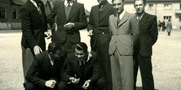 Expotiţia cuprinde fotografii vechi din Braşov. FOTOOraşul Memorabil