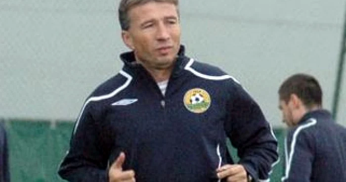 Dan Petrescu nu i-a uitat pe foştii elevi