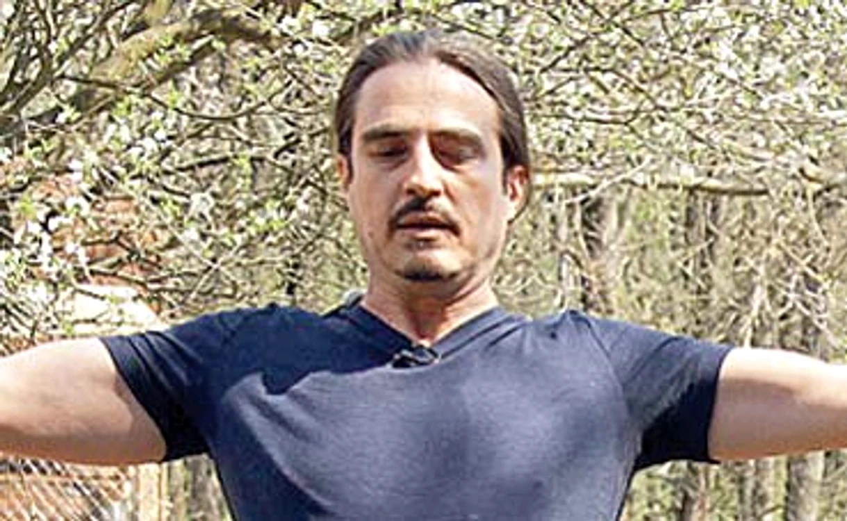 
    Sezonul trecut, Vasile Calofir  a avut la “Fermă” rol  de negustor. Acum,  el se bate pentru 50.000 €  