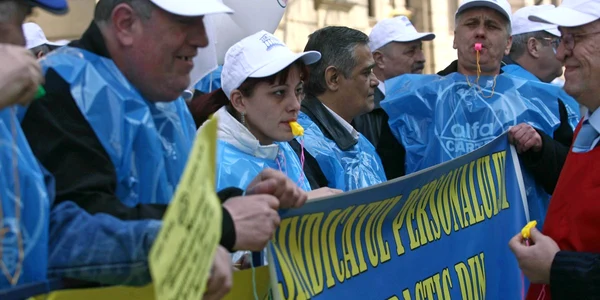 Bucureşti: Bugetarii ameninţă cu proteste de amploare