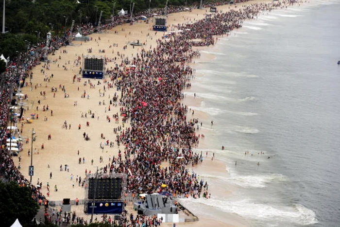 
    Merită să te calci în picioare pentru o poză cu Gioconda?Foto: Getty  