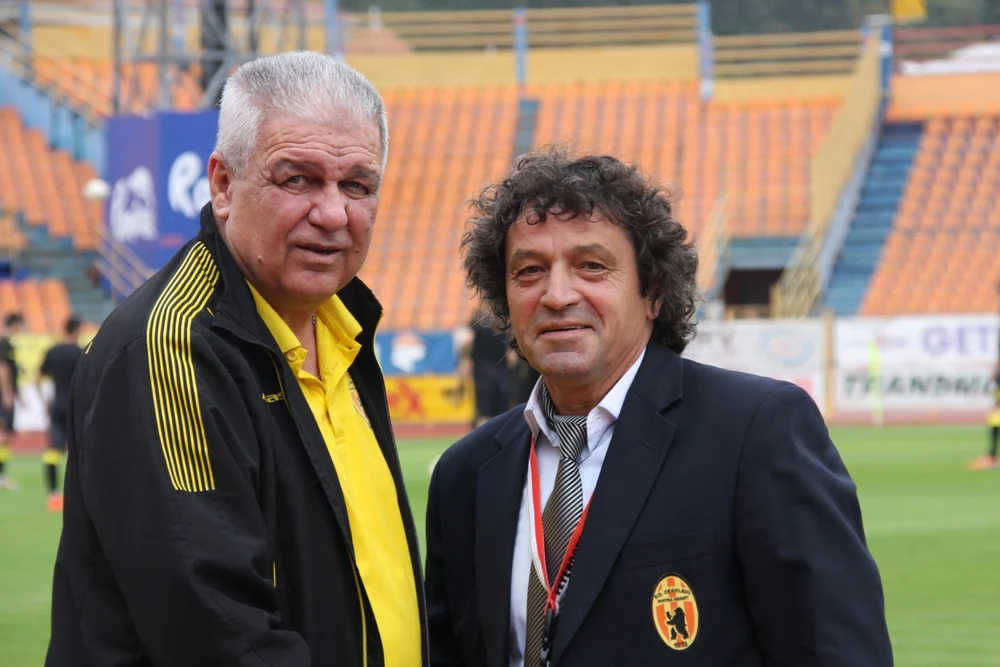 În timpul vieții, „Flocea” a „înfiat” o persoană din Piatra-Neamț. Antrenorul decedat joi avea un „copil de suflet” cu doi ani mai mic decât el