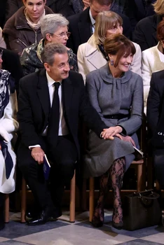 Nicolas Sarkozy și Carla Bruni Sarkozy la ceremonia de redeschidere a Catedralei Notre-Dame. FOTO: Getty Images