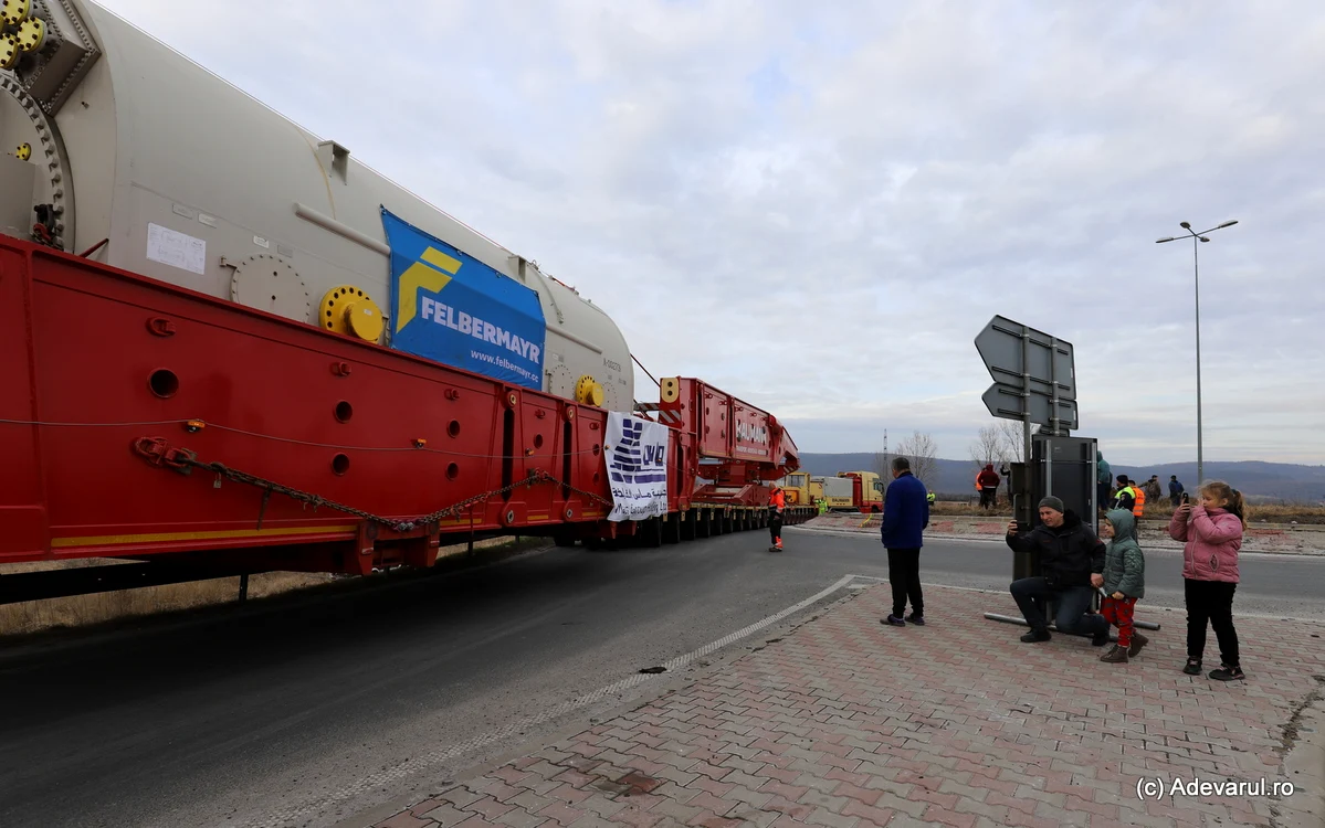Generatorul va ajunge vineri la Termocentrala Mintia. FOTO: Daniel Guță. ADEVĂRUL