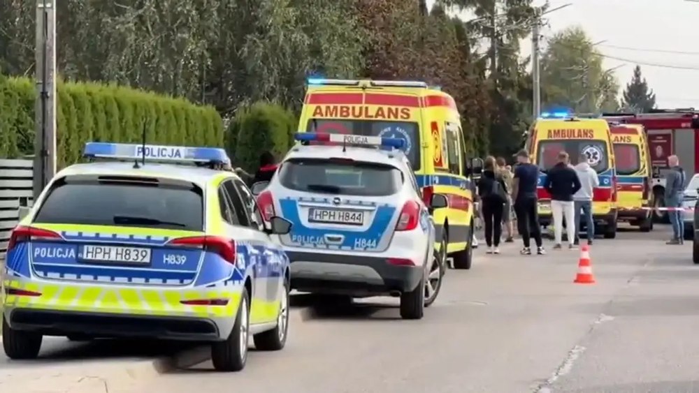 Un nou atac cu cuțitul într-o școală din Polonia. Trei adulți au fost răniți, iar un fost elev de 15 ani a fost reținut