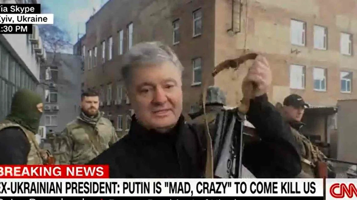 VIDEO // Fostul președinte ucrainean s a înarmat să lupte împotriva rușilor  „Putin este nebun, a venit să ne ucidă” jpeg