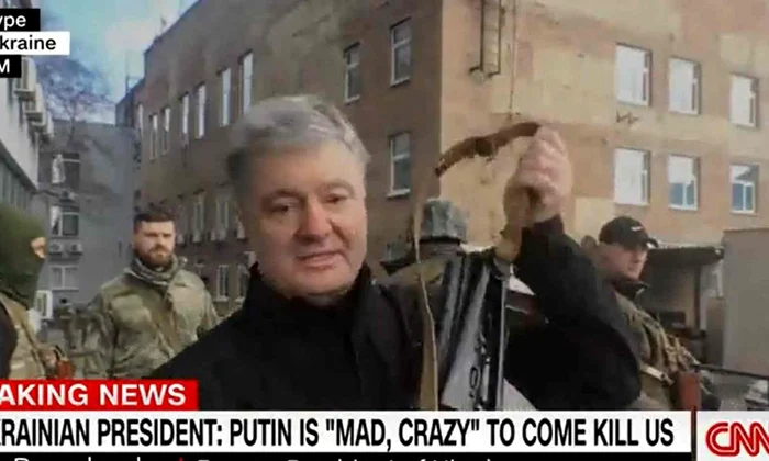 VIDEO // Fostul președinte ucrainean s a înarmat să lupte împotriva rușilor  „Putin este nebun, a venit să ne ucidă” jpeg