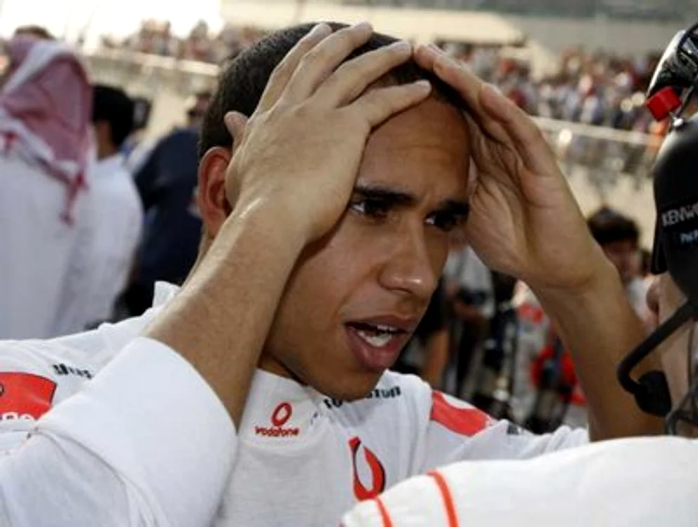 Lewis Hamilton se antrenează şi pe străzi pentru Formula 1