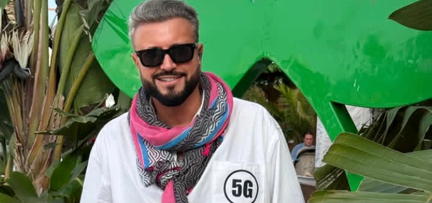 Cătălin Botezatu a votat în primul tur la Ibiza foto: Instagram 
