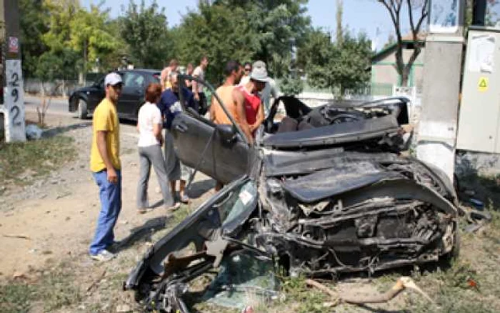 Constanţa: UPDATE Carnagiu la Sibioara - patru tineri au murit într-un accident