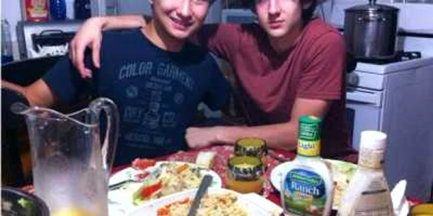 Dias Kadyrbayev (stânga) si Djohar Ţarnaev (dreapta) FOTO BusinessInsider
