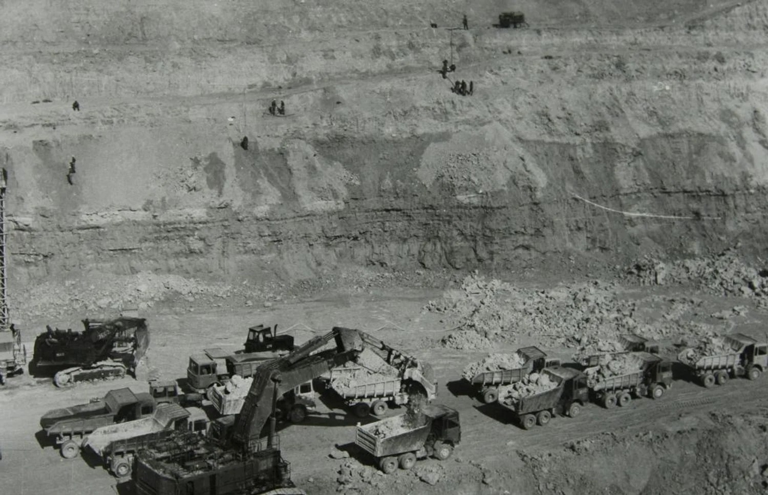 40 ani de la deschiderea Magistralei Albastre: Istoria unui proiect colossal din perioada comunistă în România. Vezi înregistrările video! 40 ani de la deschiderea Magistralei Albastre: Istoria unui proiect colossal din perioada comunistă în România. Vezi înregistrările video!