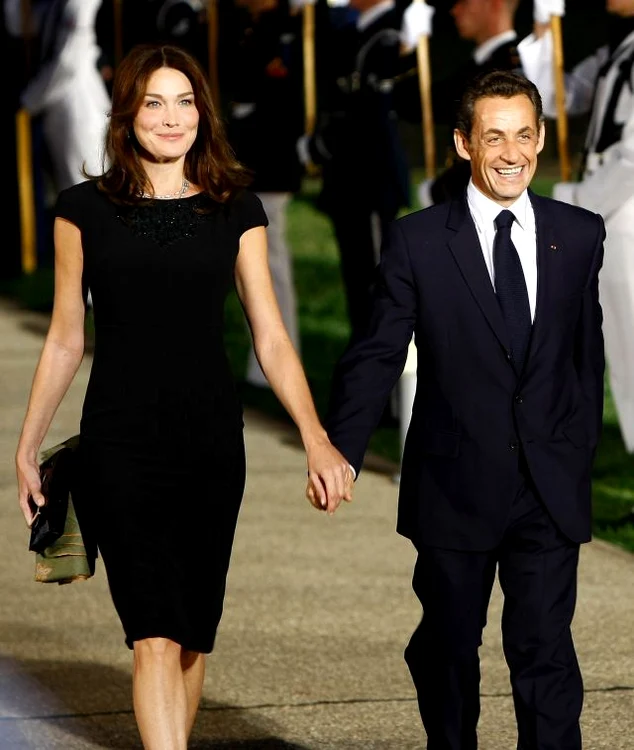 Acest copil l-ar ajuta pe Sarkozy să câştige viitoarele alegeri prezidenţiale