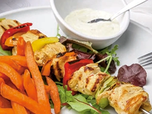 souvlaki su cartofi dulci jpg
