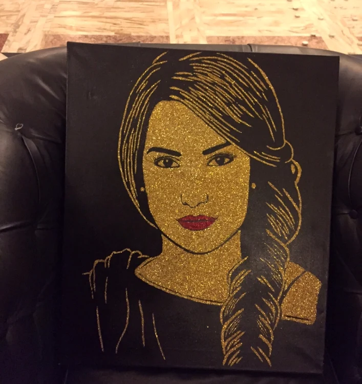 Rebeca Onoriu a primit un portret poleit cu foiţă de aur