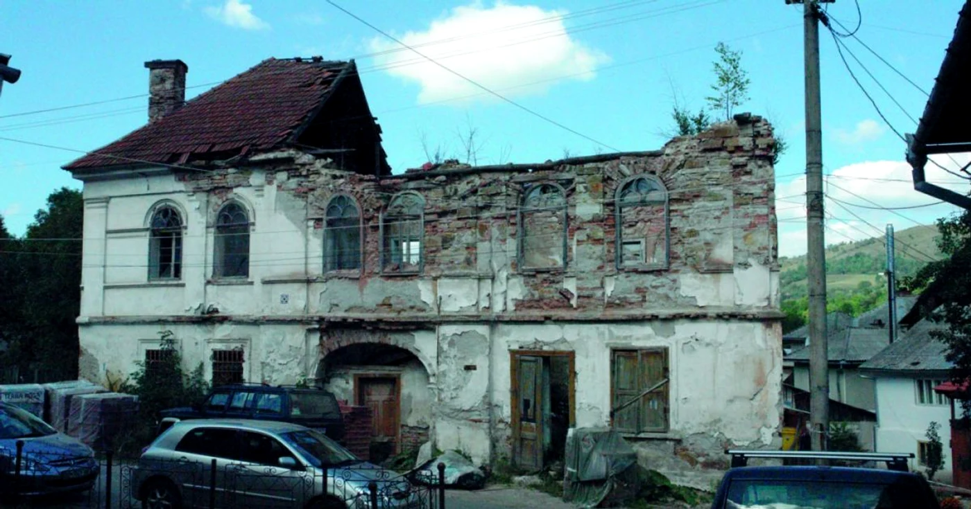 Clădirea este în pericol iminent de prăbuşire