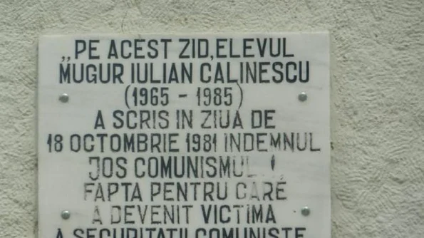 Povestea lui Mugur, elevul torturat de Securitate pentru că a îndrăznit să ceară libertate: „Îl ţineau 3 ore pe zi în faţa unei lămpi, până a făcut leucemie şi a murit“ jpeg