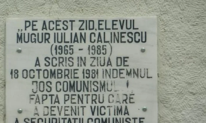 Povestea lui Mugur, elevul torturat de Securitate pentru că a îndrăznit să ceară libertate: „Îl ţineau 3 ore pe zi în faţa unei lămpi, până a făcut leucemie şi a murit“ jpeg
