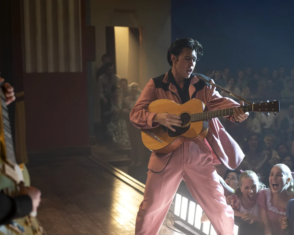Austin Butler, în rolul lui Elvis